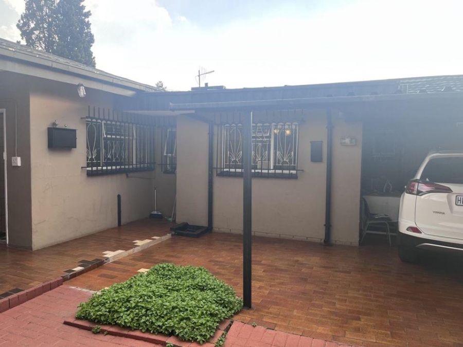 4 Bedroom Property for Sale in Laudium Gauteng