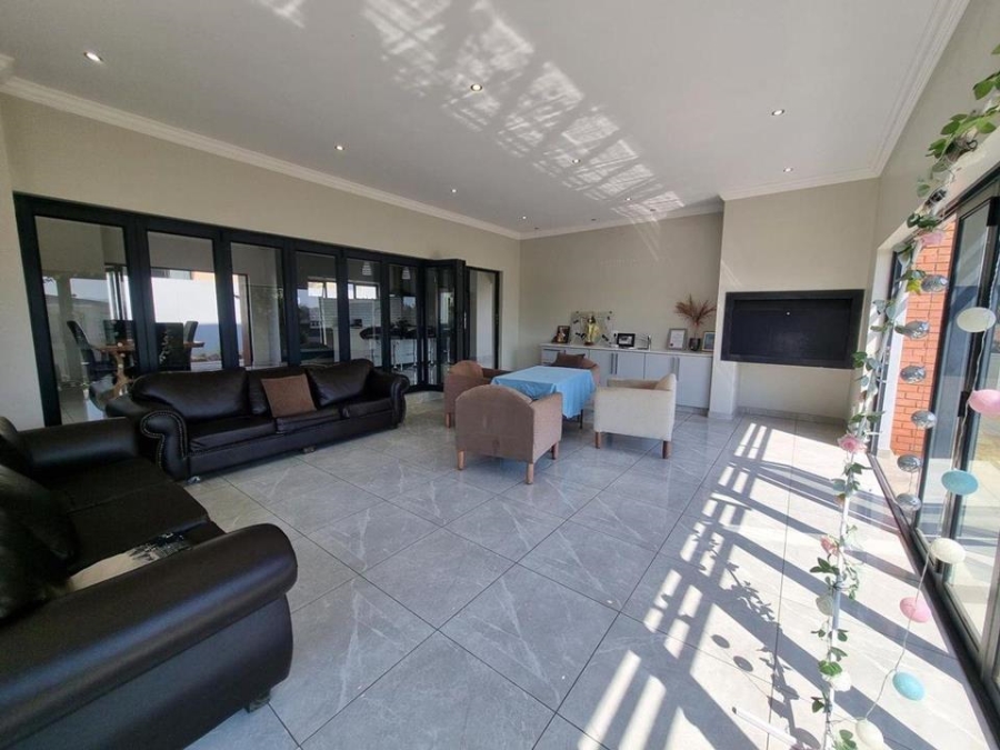 To Let 5 Bedroom Property for Rent in Copperleaf Estate Gauteng