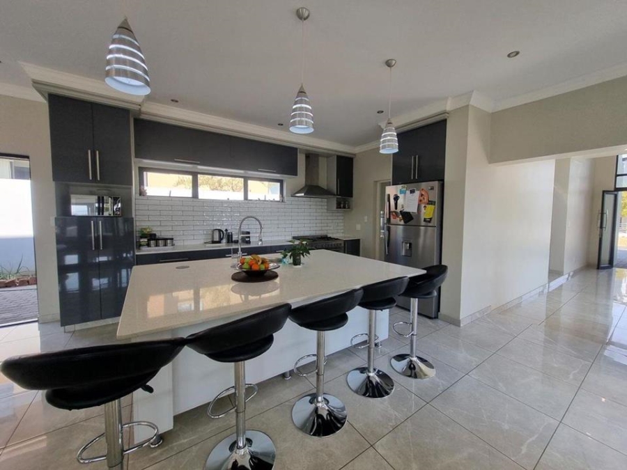 To Let 5 Bedroom Property for Rent in Copperleaf Estate Gauteng