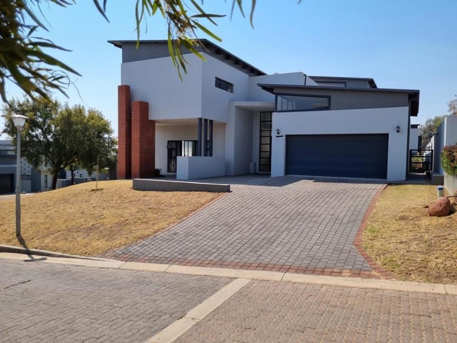 5 Bedroom Property for Sale in Copperleaf Estate Gauteng