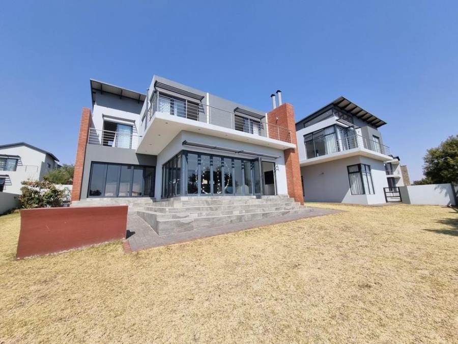 5 Bedroom Property for Sale in Copperleaf Estate Gauteng