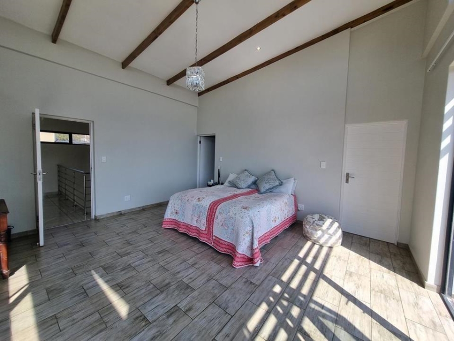 5 Bedroom Property for Sale in Copperleaf Estate Gauteng