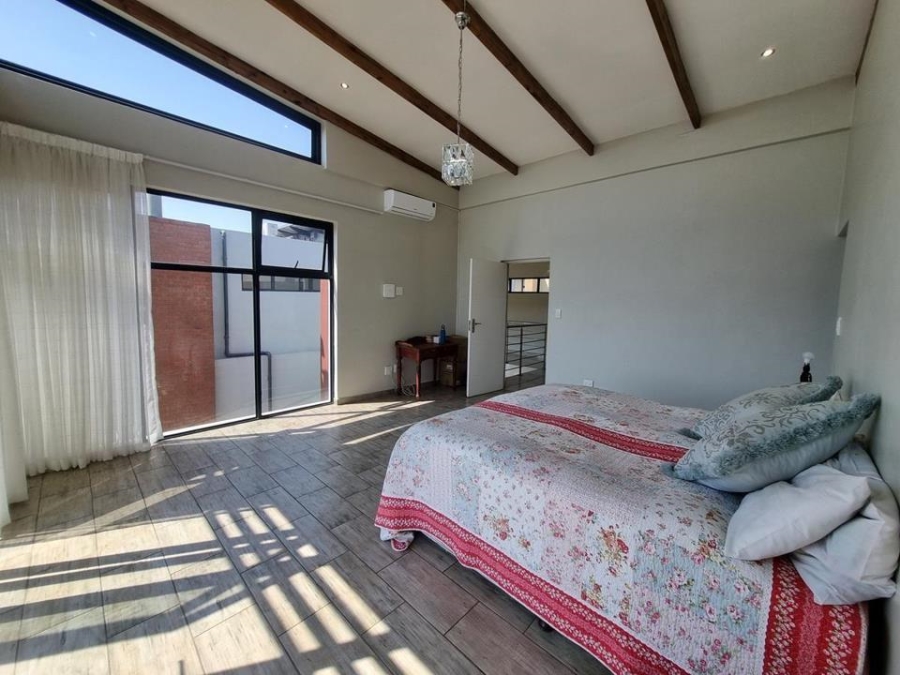 5 Bedroom Property for Sale in Copperleaf Estate Gauteng