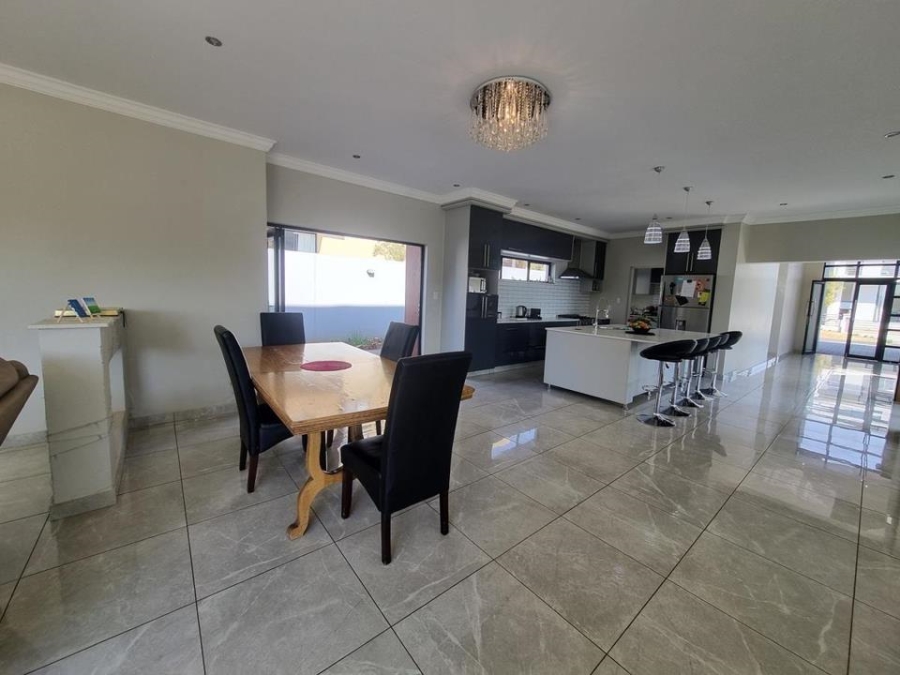 5 Bedroom Property for Sale in Copperleaf Estate Gauteng