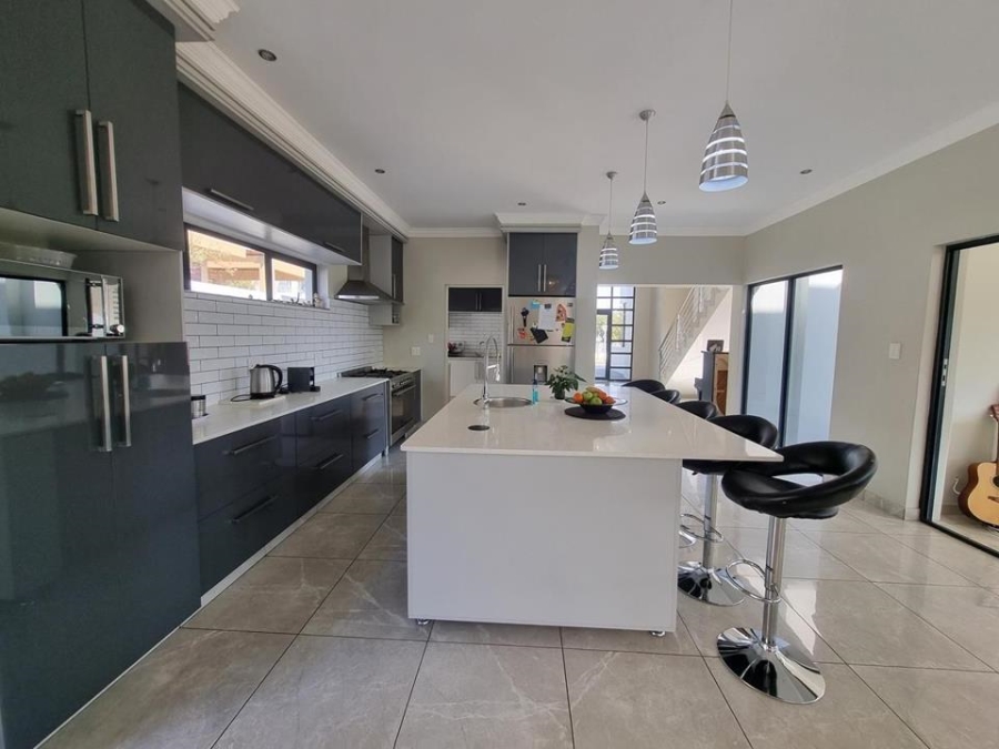 5 Bedroom Property for Sale in Copperleaf Estate Gauteng