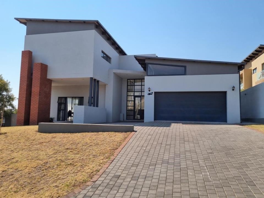 5 Bedroom Property for Sale in Copperleaf Estate Gauteng