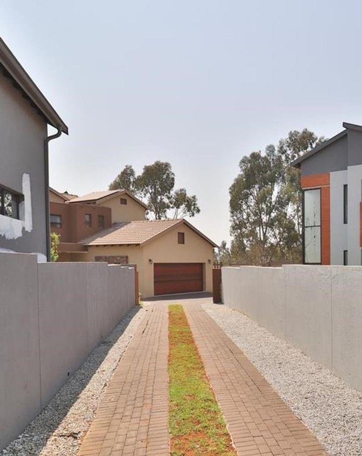 4 Bedroom Property for Sale in Copperleaf Estate Gauteng