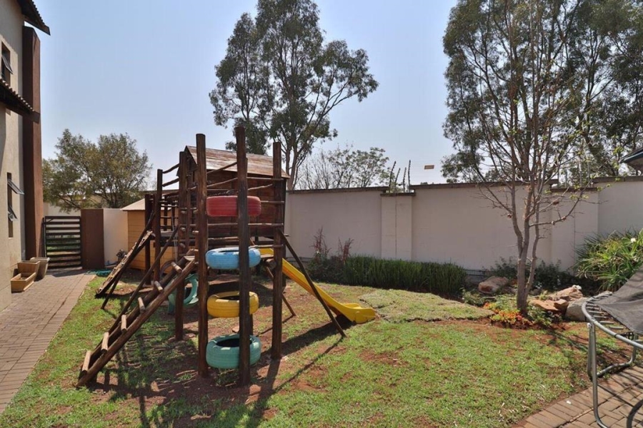 4 Bedroom Property for Sale in Copperleaf Estate Gauteng