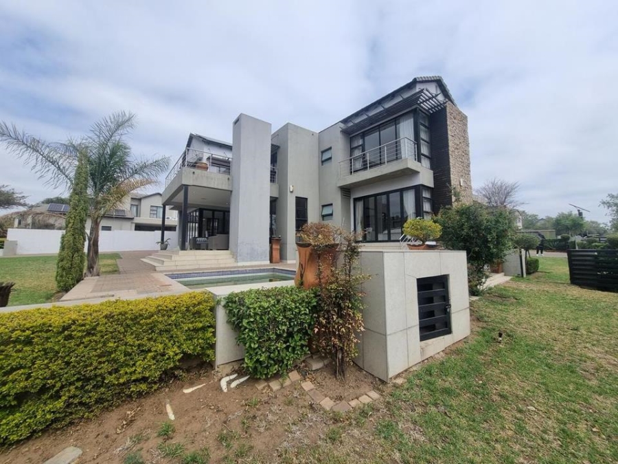 5 Bedroom Property for Sale in Copperleaf Estate Gauteng