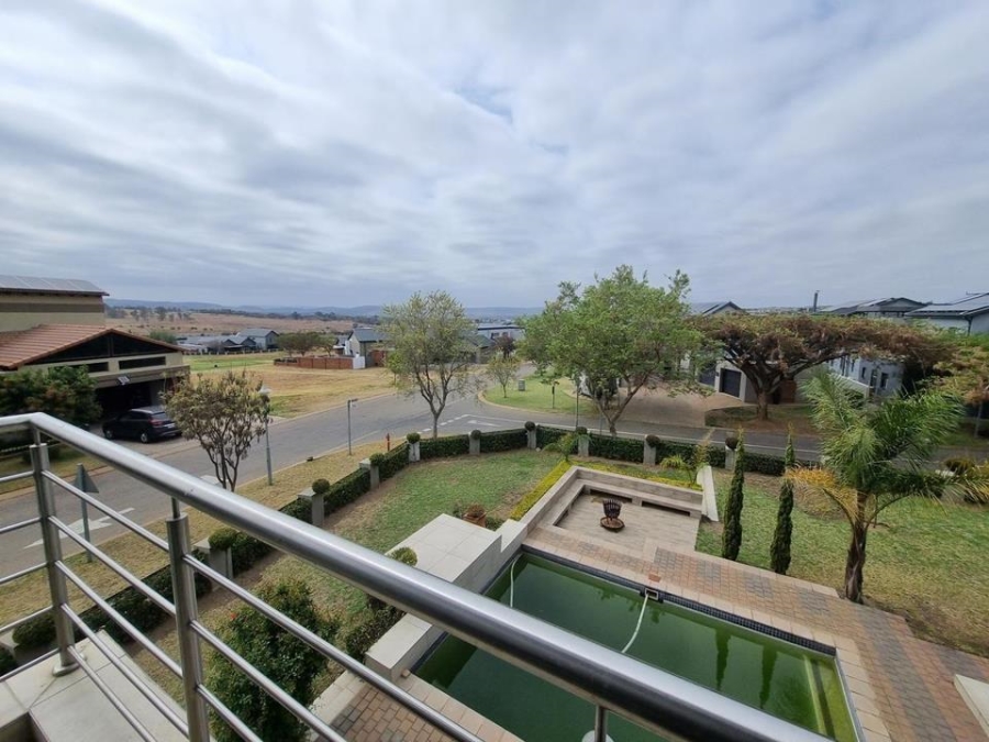 5 Bedroom Property for Sale in Copperleaf Estate Gauteng