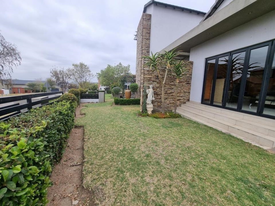 5 Bedroom Property for Sale in Copperleaf Estate Gauteng