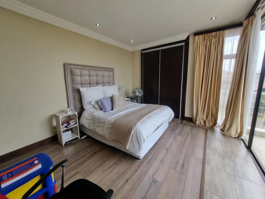 5 Bedroom Property for Sale in Copperleaf Estate Gauteng