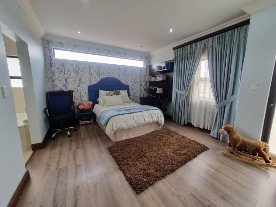 5 Bedroom Property for Sale in Copperleaf Estate Gauteng