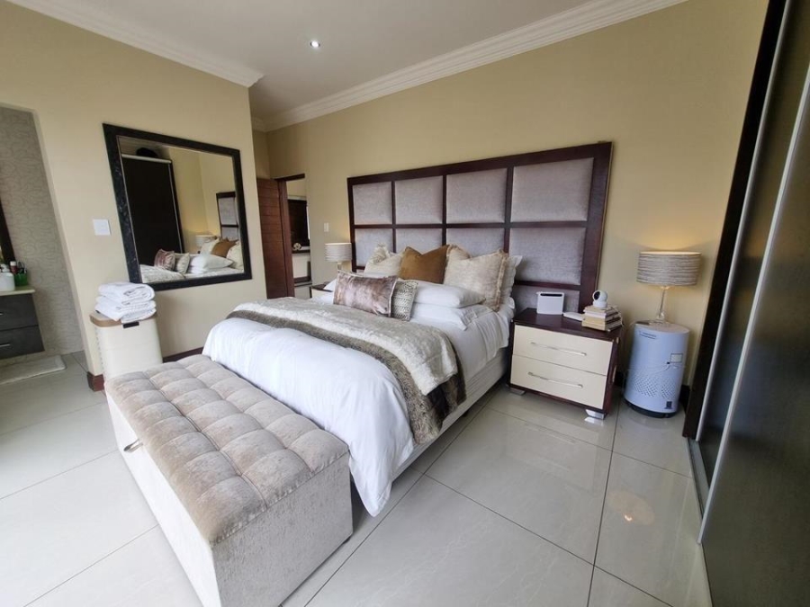 5 Bedroom Property for Sale in Copperleaf Estate Gauteng