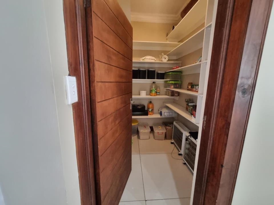 5 Bedroom Property for Sale in Copperleaf Estate Gauteng