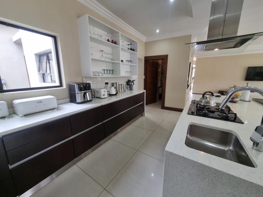 5 Bedroom Property for Sale in Copperleaf Estate Gauteng