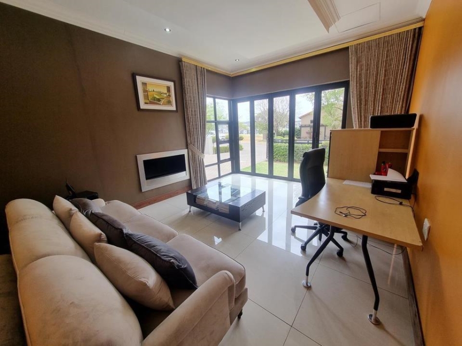 5 Bedroom Property for Sale in Copperleaf Estate Gauteng