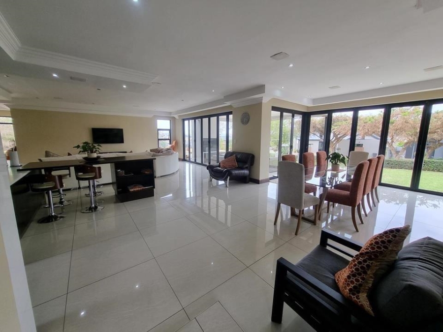 5 Bedroom Property for Sale in Copperleaf Estate Gauteng