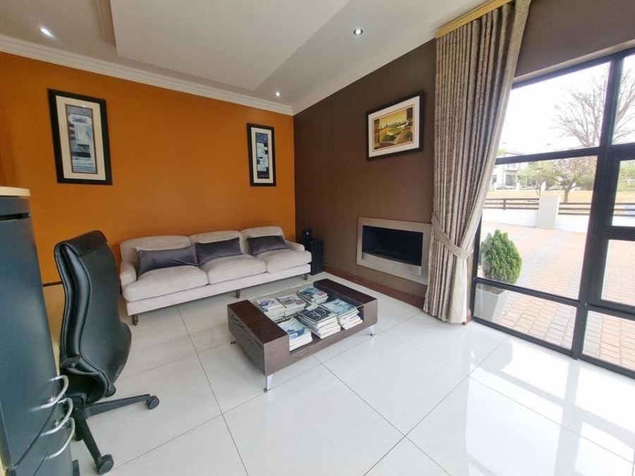 5 Bedroom Property for Sale in Copperleaf Estate Gauteng