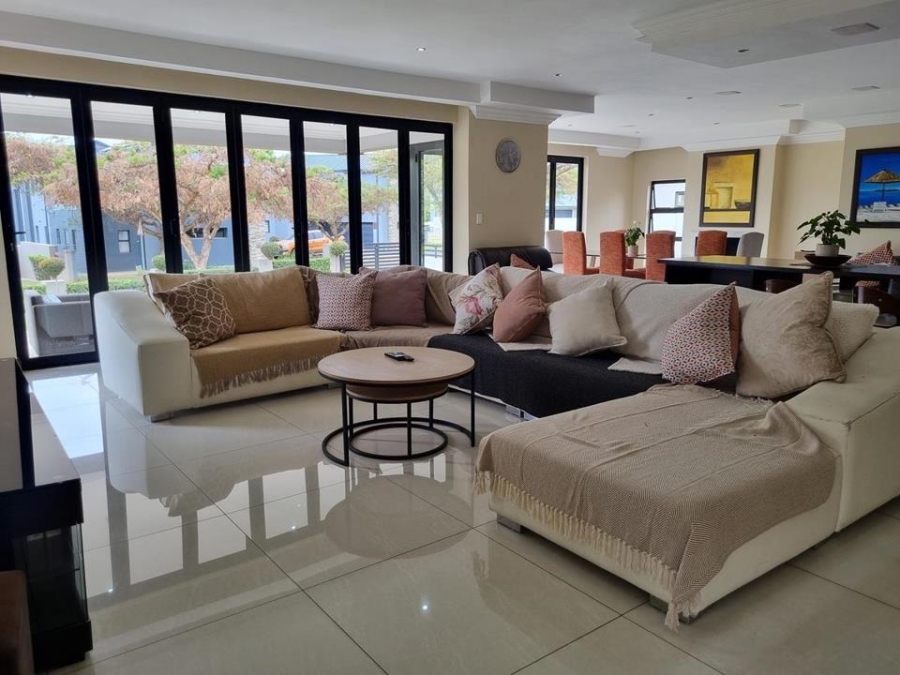 5 Bedroom Property for Sale in Copperleaf Estate Gauteng