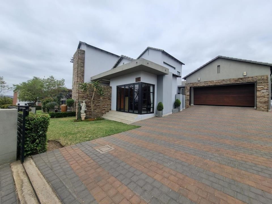 5 Bedroom Property for Sale in Copperleaf Estate Gauteng