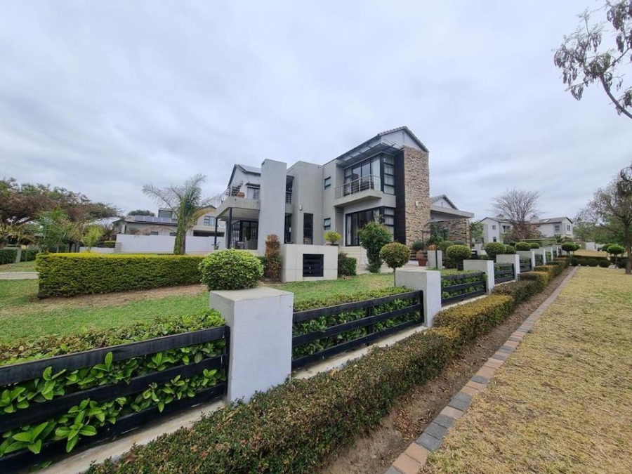 5 Bedroom Property for Sale in Copperleaf Estate Gauteng