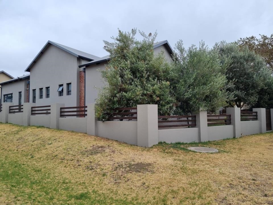 To Let 3 Bedroom Property for Rent in Copperleaf Estate Gauteng