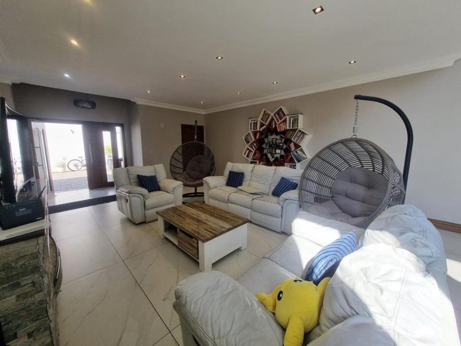 4 Bedroom Property for Sale in Copperleaf Estate Gauteng