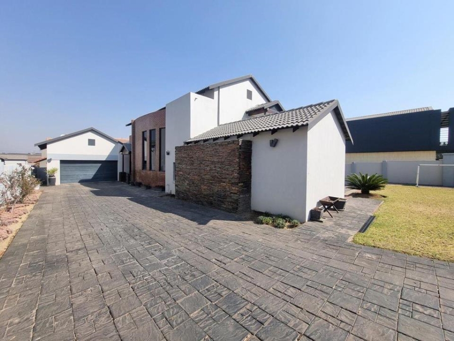 4 Bedroom Property for Sale in Copperleaf Estate Gauteng