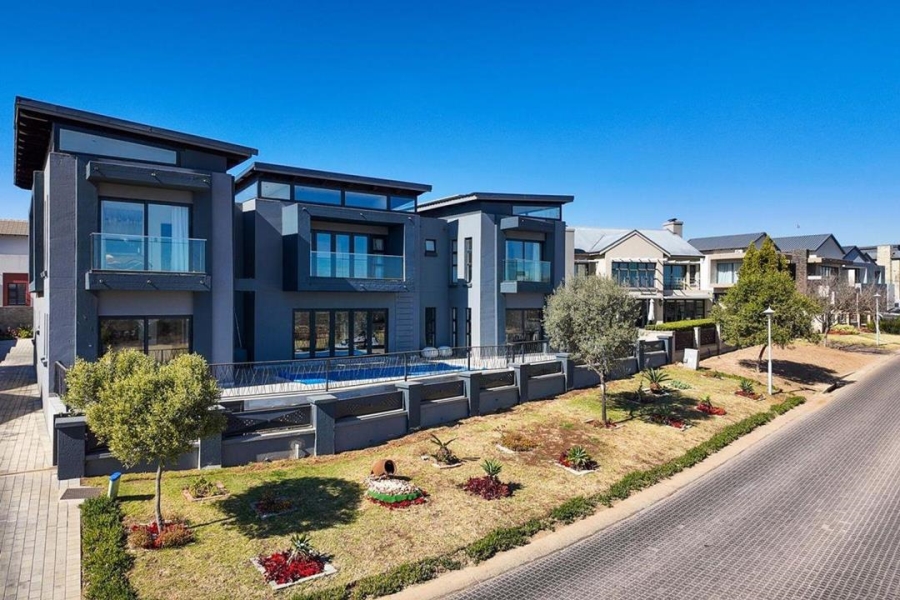 6 Bedroom Property for Sale in Copperleaf Estate Gauteng