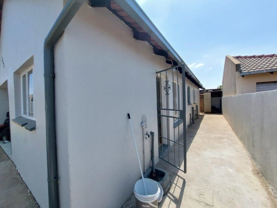 3 Bedroom Property for Sale in Lotus Gardens Gauteng