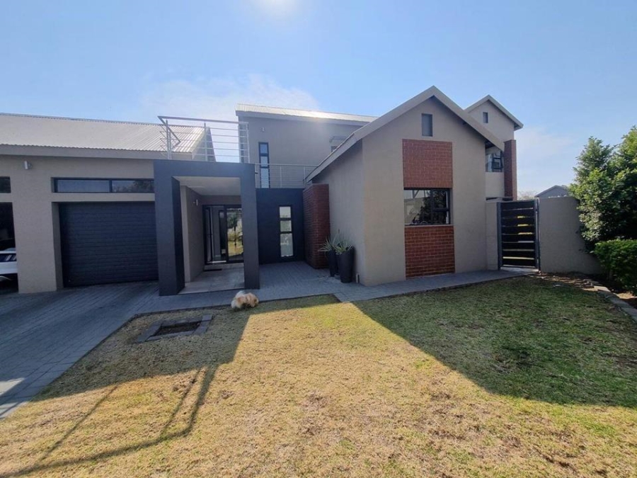 4 Bedroom Property for Sale in Copperleaf Estate Gauteng