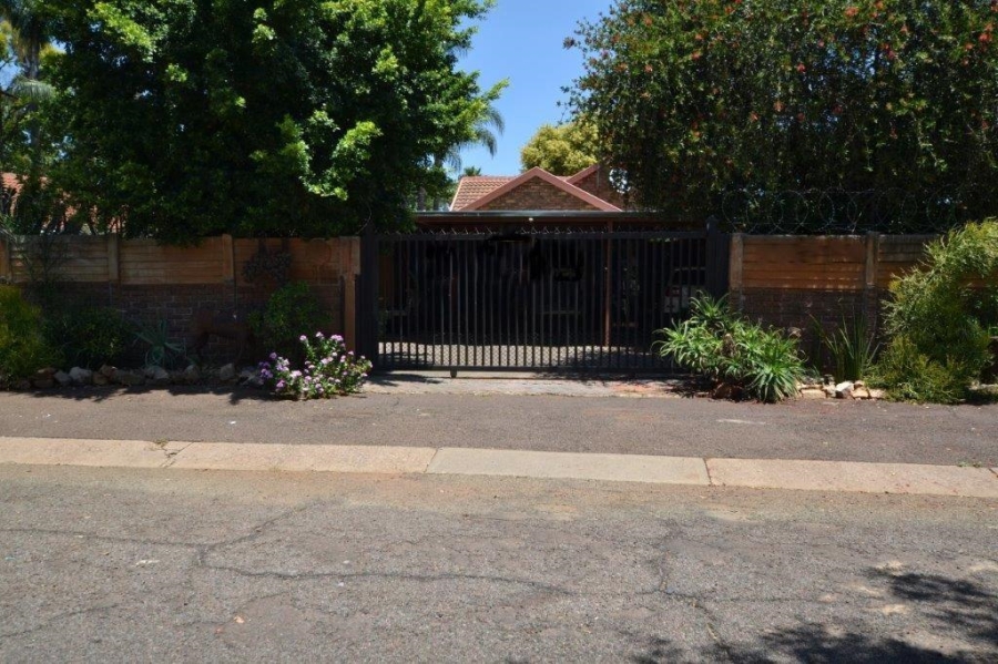 3 Bedroom Property for Sale in Kirkney Gauteng