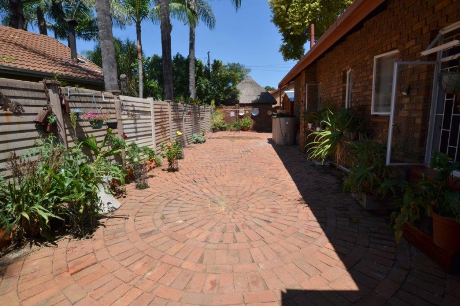 3 Bedroom Property for Sale in Kirkney Gauteng