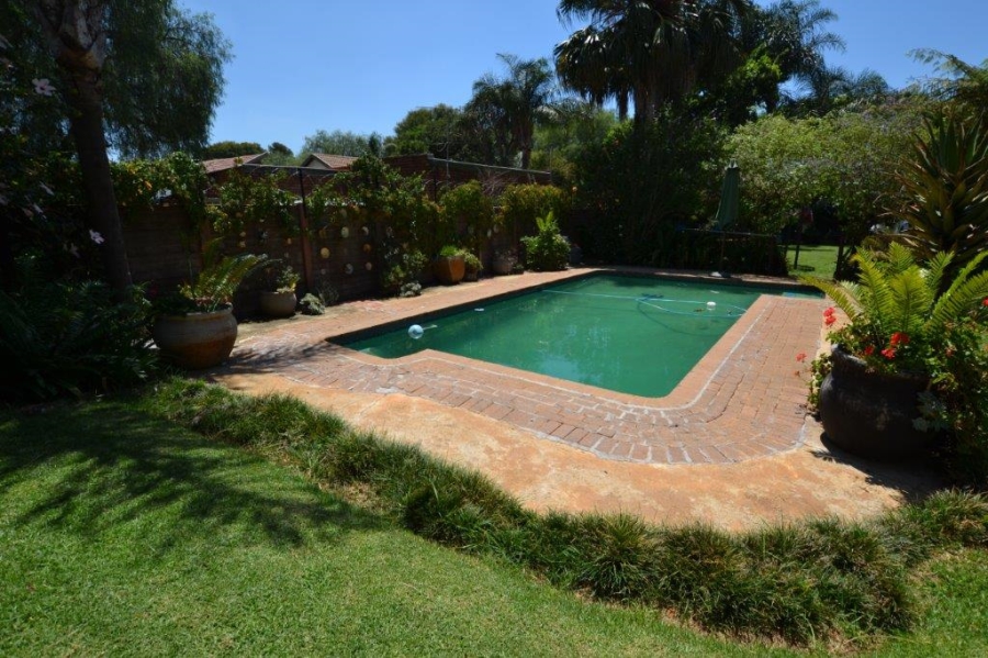 3 Bedroom Property for Sale in Kirkney Gauteng