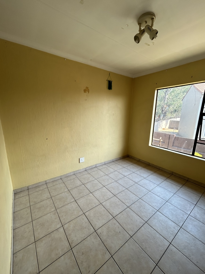 2 Bedroom Property for Sale in Vorna Valley Gauteng