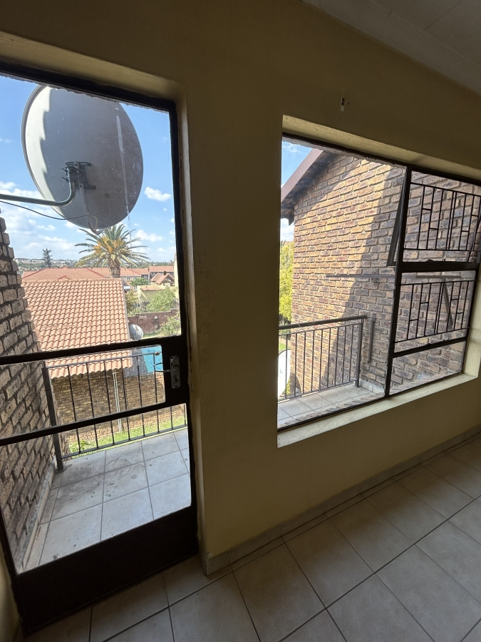 2 Bedroom Property for Sale in Vorna Valley Gauteng