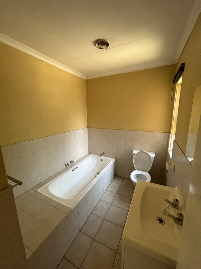 2 Bedroom Property for Sale in Vorna Valley Gauteng