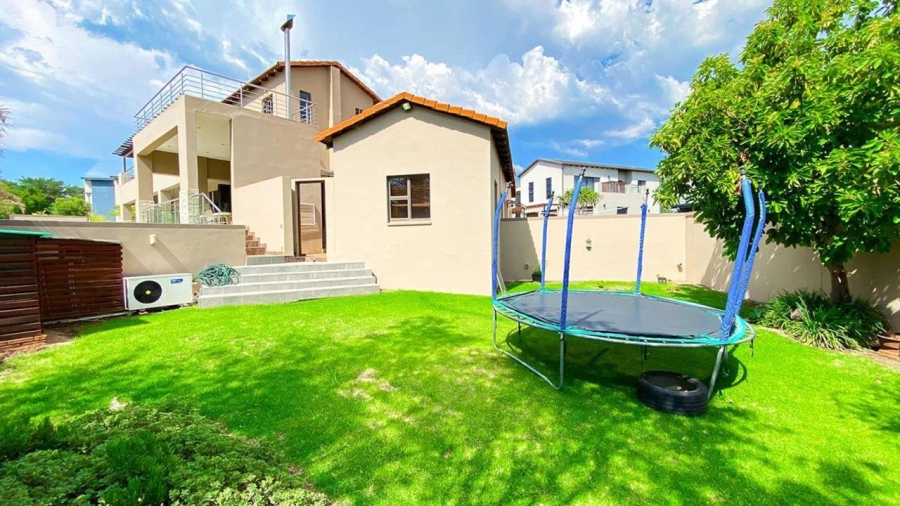 5 Bedroom Property for Sale in Copperleaf Estate Gauteng