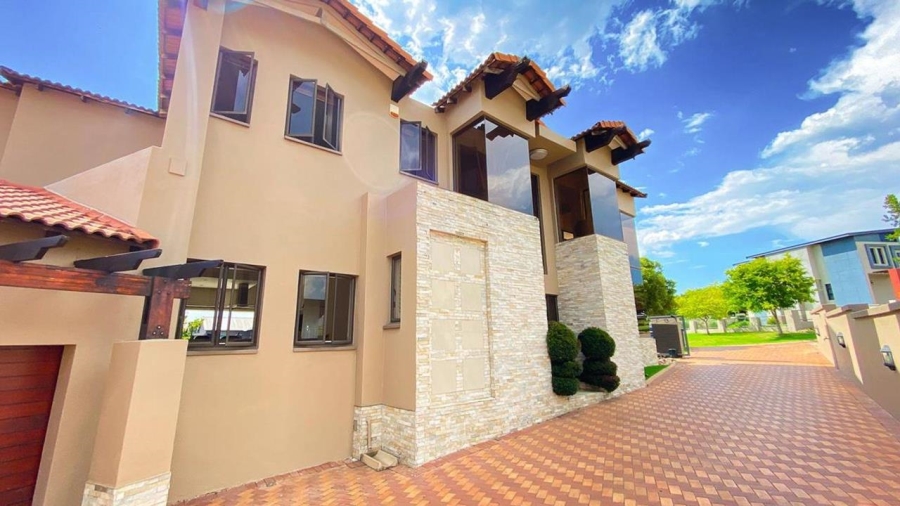 5 Bedroom Property for Sale in Copperleaf Estate Gauteng