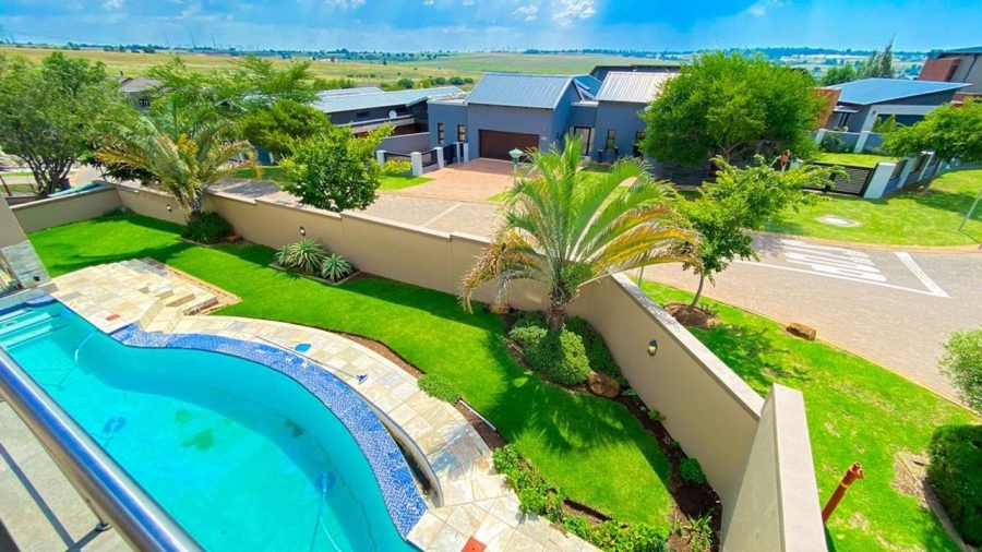 5 Bedroom Property for Sale in Copperleaf Estate Gauteng