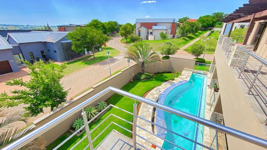 5 Bedroom Property for Sale in Copperleaf Estate Gauteng