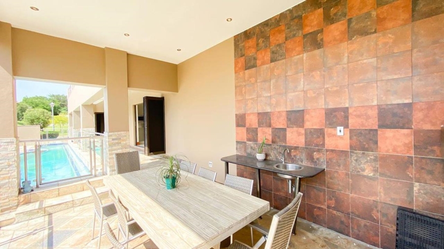 5 Bedroom Property for Sale in Copperleaf Estate Gauteng