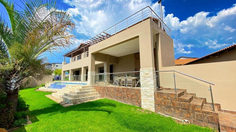 5 Bedroom Property for Sale in Copperleaf Estate Gauteng