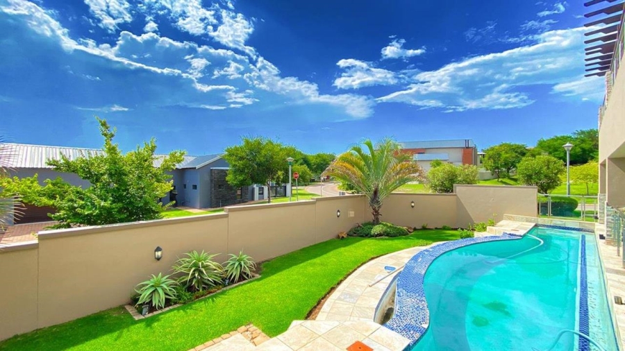 5 Bedroom Property for Sale in Copperleaf Estate Gauteng