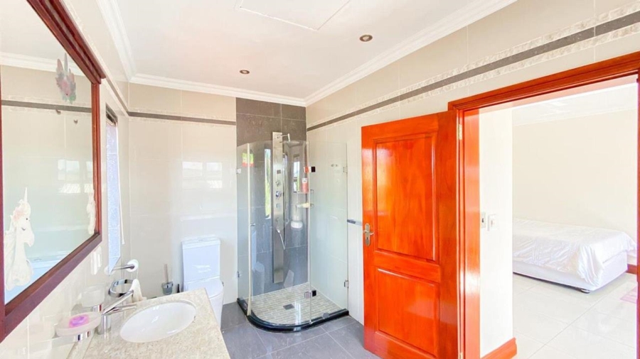 5 Bedroom Property for Sale in Copperleaf Estate Gauteng