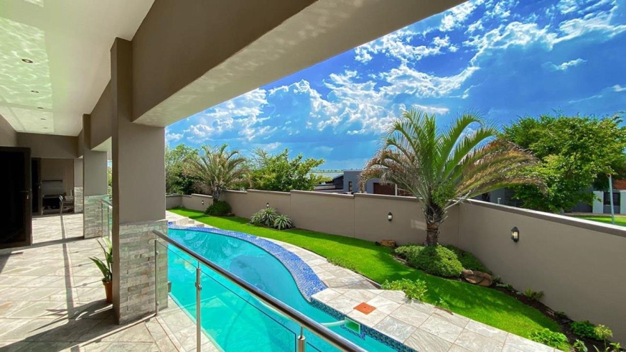 5 Bedroom Property for Sale in Copperleaf Estate Gauteng