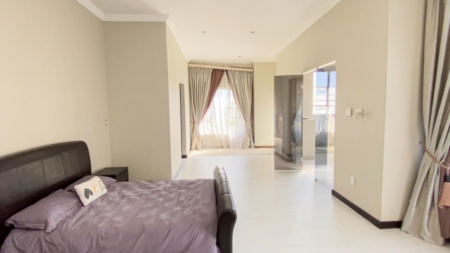 6 Bedroom Property for Sale in Copperleaf Estate Gauteng