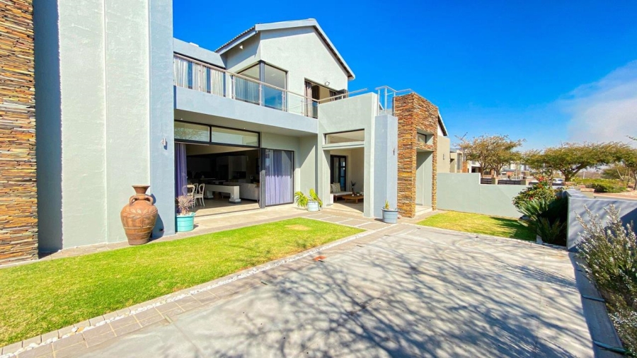 6 Bedroom Property for Sale in Copperleaf Estate Gauteng