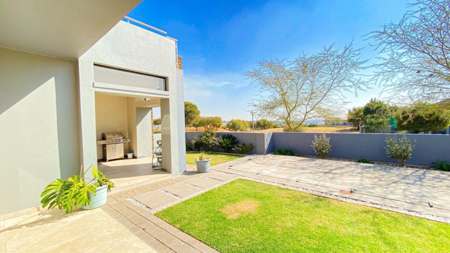 6 Bedroom Property for Sale in Copperleaf Estate Gauteng